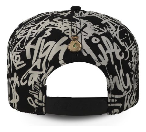 Gorra Cash Only Been Tagged In Black Background Plana