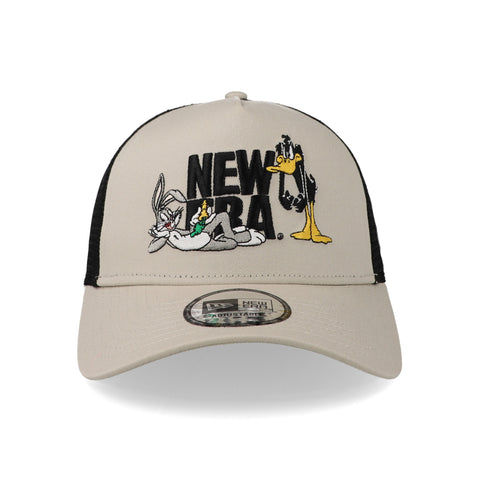 Gorra New Era Lt Trucker Looney Tunes Bugs Bun Strapback Beige Unitalla