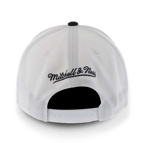 Gorra Mitchell & Ness NBA Core Basic Spurs White Black Uni
