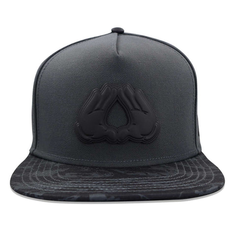 Gorra Cayler & Sons Dynasty Plated Negro Unitalla