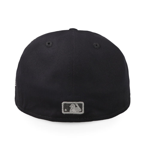 Gorra New Era 59 Fifty MLB Yankees Metallic Outline Gris Cerrado