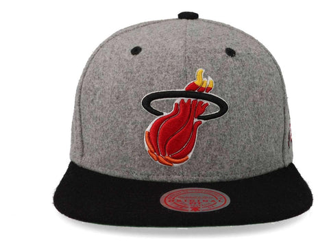 Gorra Mitchell & Ness Nba Melton Patch Snapback Heat Gris Un