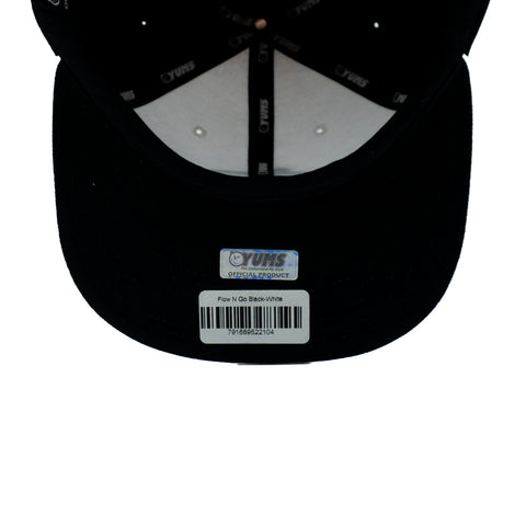 Gorra Yums Flow N Go Blanco con Negro Unitalla